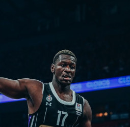 El Anadolu Efes pone la mira en Isaac Bonga