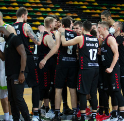 Una victoria a la heroica da vida al RETAbet Bilbao Basket (87-82)