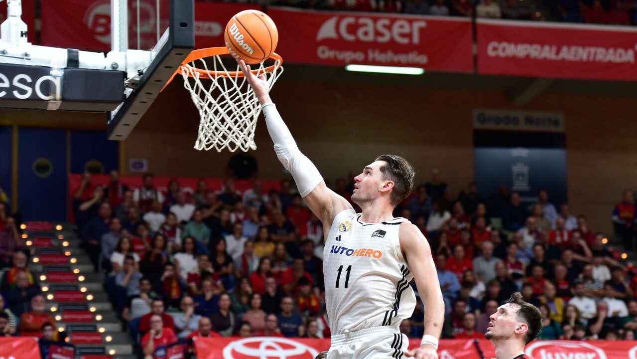 El Real Madrid domina en Murcia, 64-85