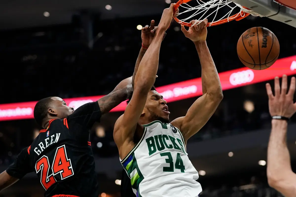 [1-0] Sufrida victoria de los Bucks (86-93)