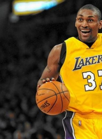 Los Lakers se quedan con Metta World Peace