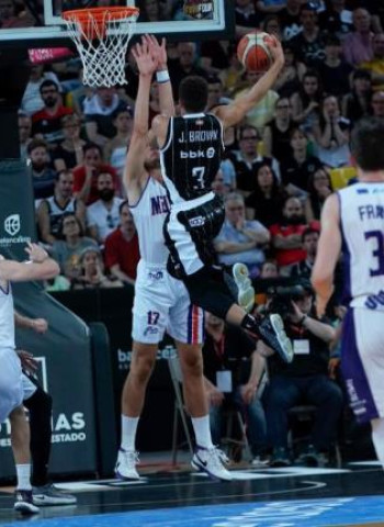 La caldera de Miribilla lleva al RETAbet Bilbao a la final (75-68)