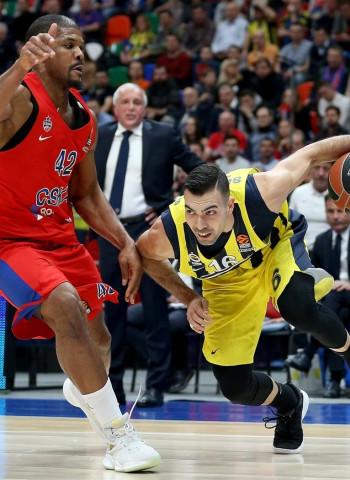 Sloukas espera renovar con el Fenerbahce