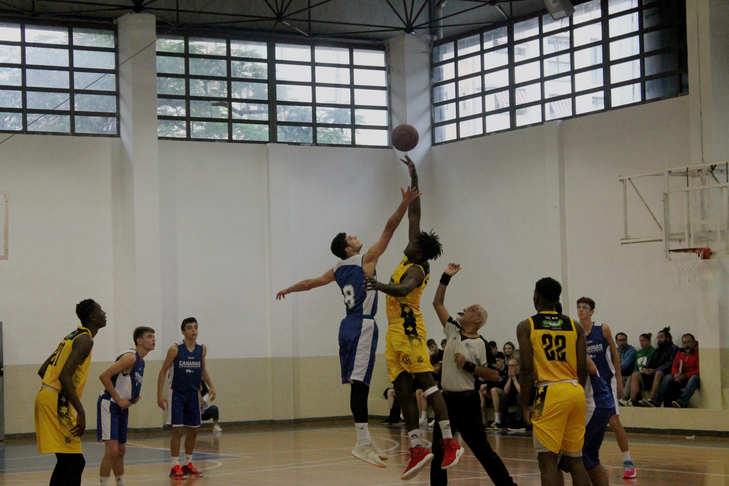Gran igualdad en el encuentro inaugural del ‘XXIII Fred Olsen Express U18 International Basketball Tournament’