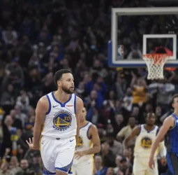 Curry, una pesadilla para la defensa de los Orland Magic