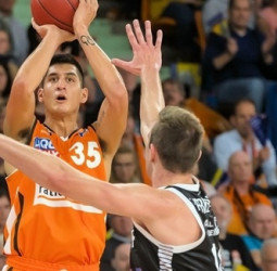 Derek Willis apunta al BAXI Manresa