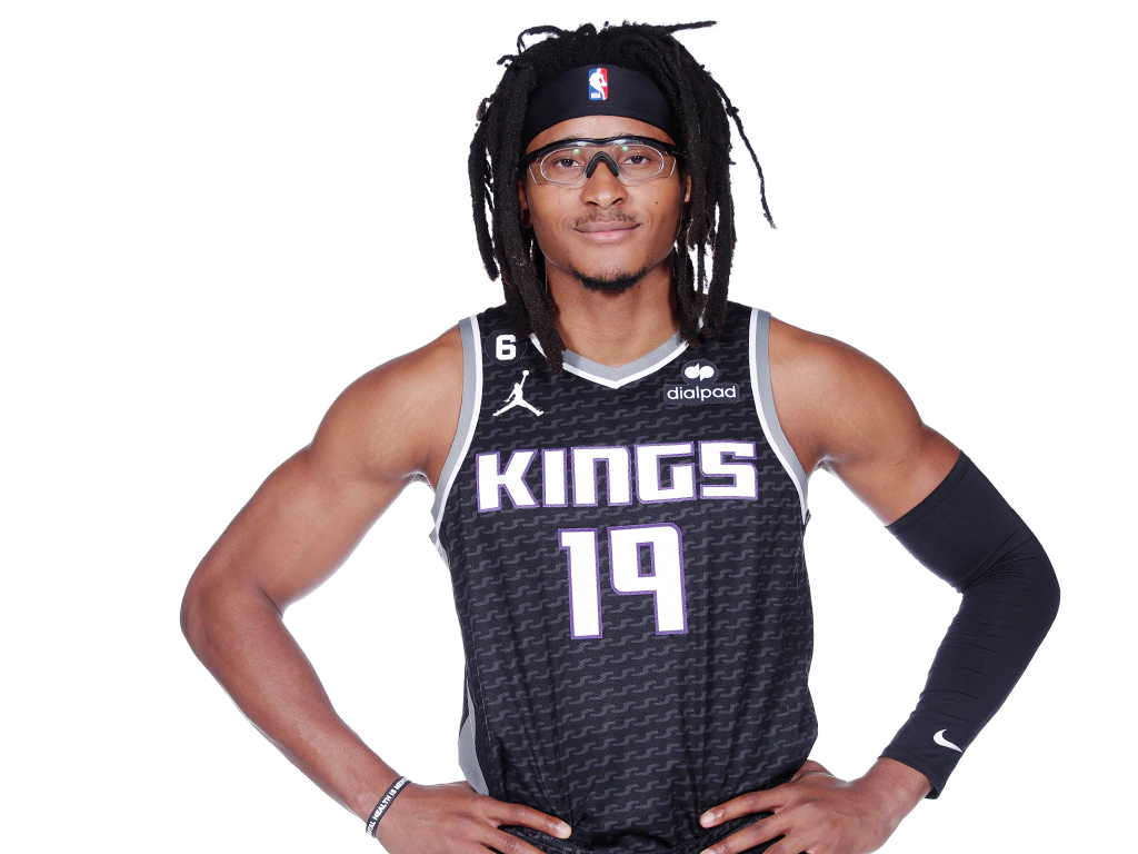 Los Sacramento Kings asignan a Chima Moneke a su vinculado en la G-League