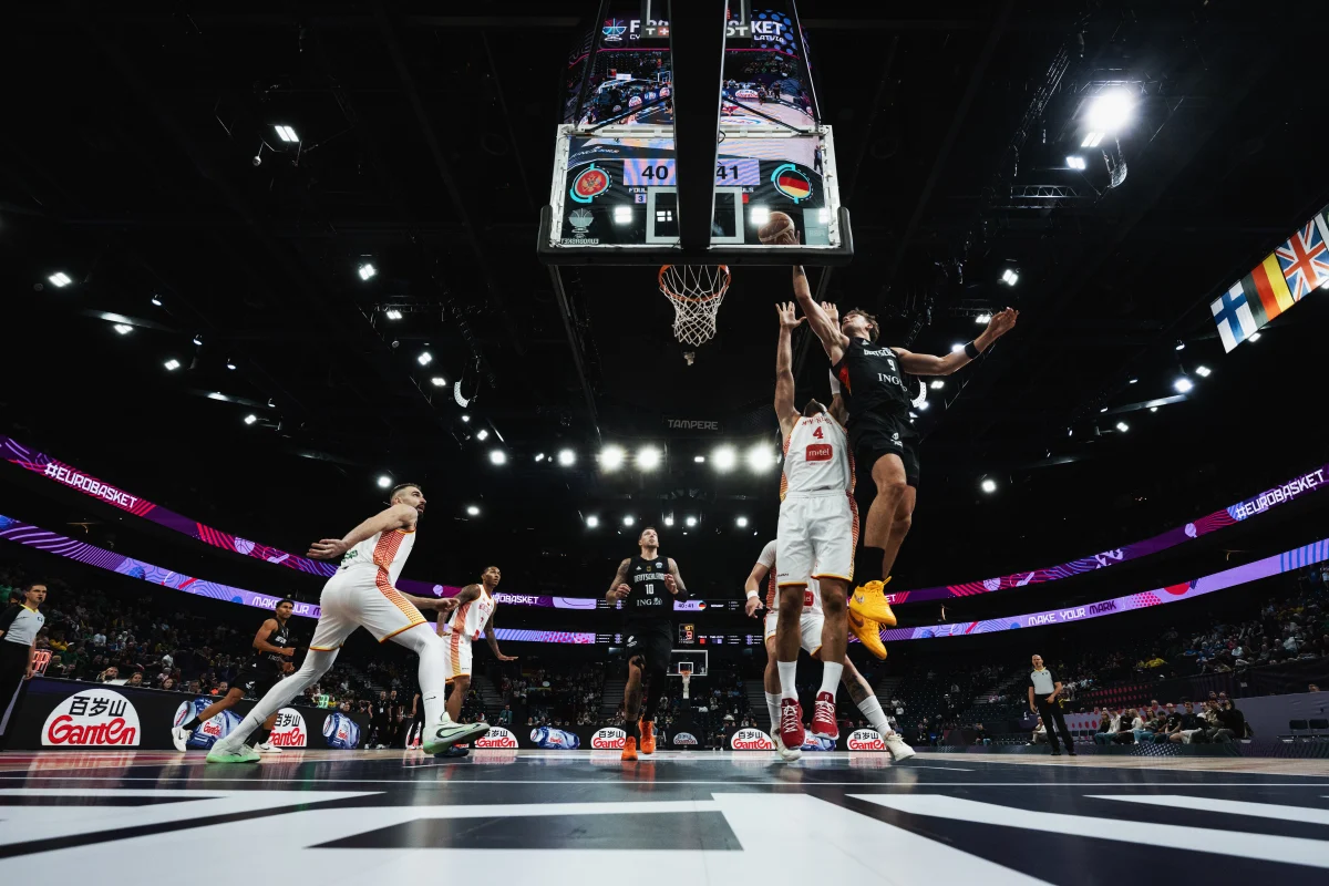 Alemania arranca con un vendaval y destroza a Montenegro, 106-76
