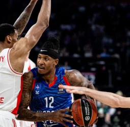 Efes alcanza el play-in con una victoria abrumadora sobre el Estrella Roja, 100-55