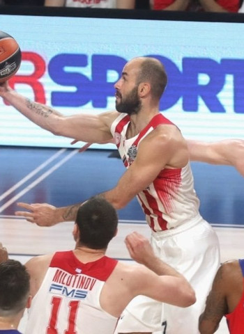 Spanoulis salta a escena