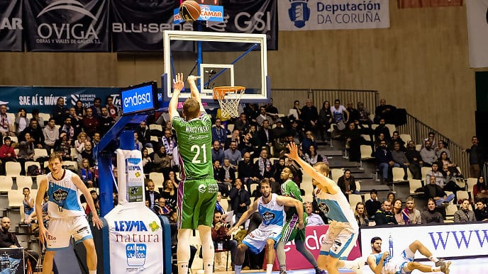 Al Monbus Obradoiro se le hace muy largo el partido (91-97)