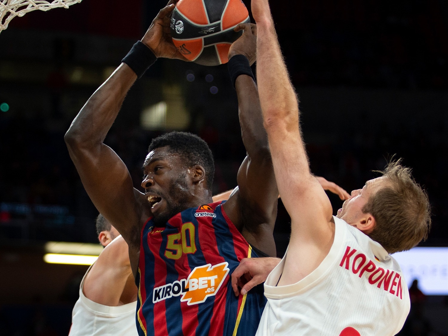 El Baskonia arrolla al Bayern (93-60)