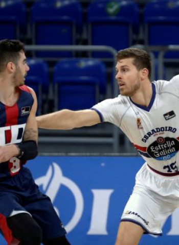 Vildoza lidera el cuarto triunfo seguido de los baskonistas ante el Monbus Obradoiro (80-74)