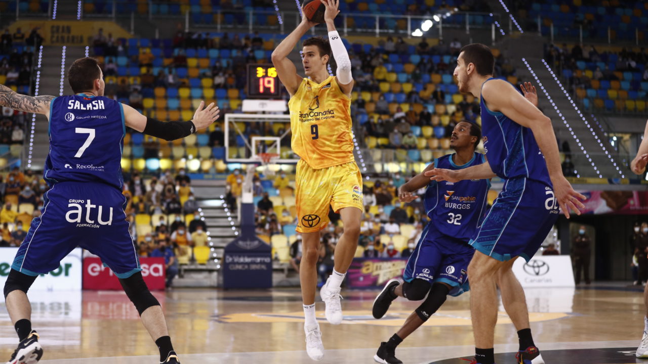 El Gran Canaria recibe a Baxi Manresa en un partido clave en la carrera copera