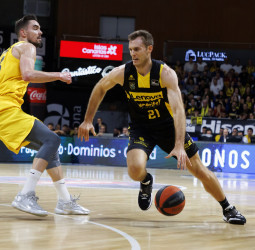 El Lenovo Tenerife intentará forzar el tercero ante el Barcelona