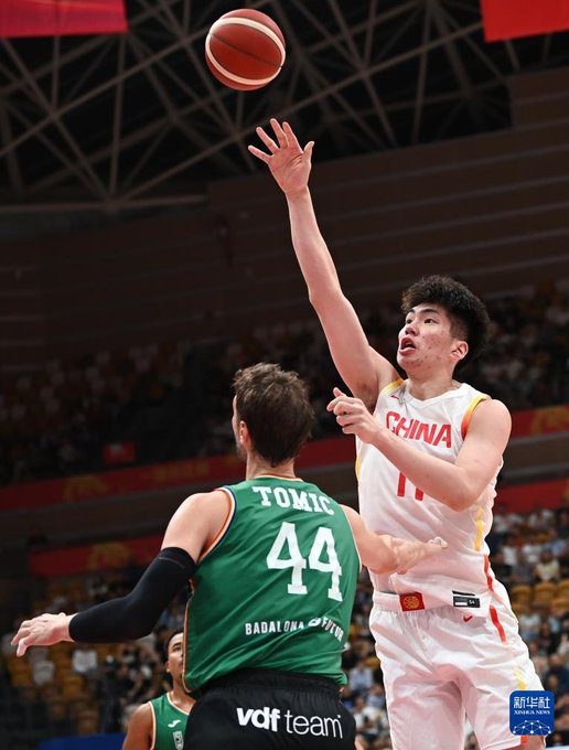 Yu Jiahao refuerza la pintura del Surne Bilbao Basket con su llegada desde China