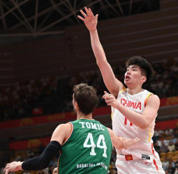 Yu Jiahao refuerza la pintura del Surne Bilbao Basket con su llegada desde China