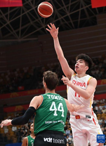 Yu Jiahao refuerza la pintura del Surne Bilbao Basket con su llegada desde China