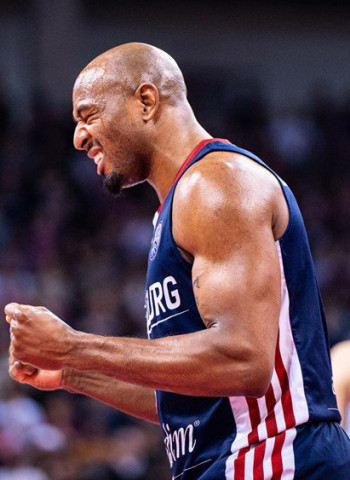Marcus Keene rompe la racha del Telekom Bonn, 76-77 (1-0)