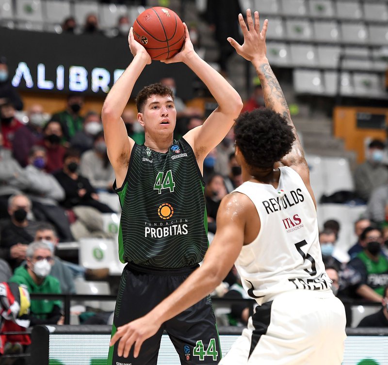 El Joventut supera de forma clara al Trento (82-65)