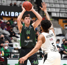 El Joventut supera de forma clara al Trento (82-65)