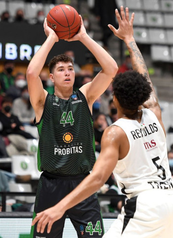 El Joventut supera de forma clara al Trento (82-65)