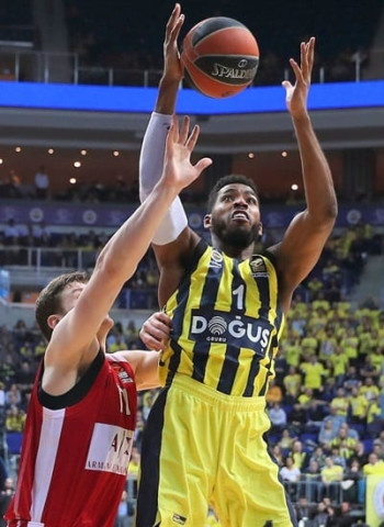 Sloukas y Thompson lideran la placida victoria del Fenerbahce ante el Armani Milán (89-70)