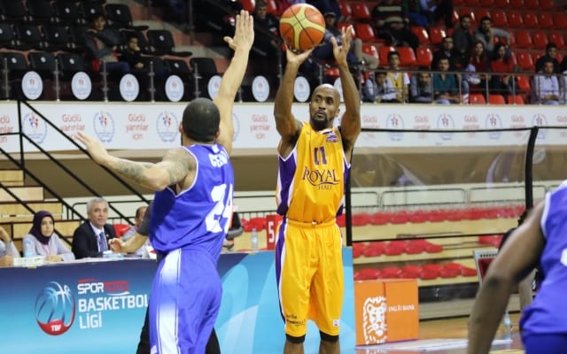 El Aris Salónica sondea el fichaje del ex ACB Earl Calloway