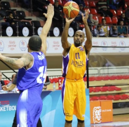 El Aris Salónica sondea el fichaje del ex ACB Earl Calloway