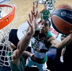 Elliot Williams ejecuta al Darussafaka Dogus (84-86)