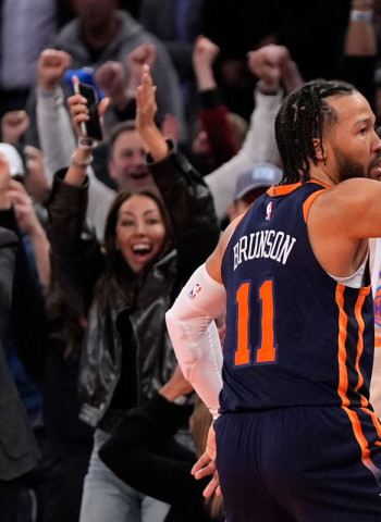 Los Knicks se llevan un derbi neoyorquino al rojo vivo, 122-124
