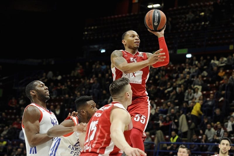 Armani Milán se aprovecha de las facilidades dadas por el Anadolu Efes (77-64)