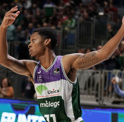 El Unicaja anula al Casademont Zaragoza y continúa imparable (104-78)