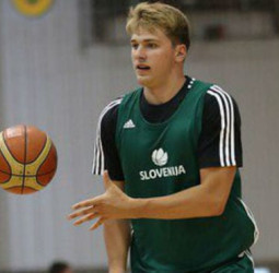 Doncic ya ejerce de estrella en Eslovenia