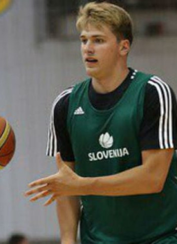 Doncic ya ejerce de estrella en Eslovenia