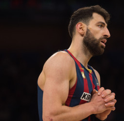 El Baskonia remonta y tras dos prórrogas, vence al Fuenlabrada (92-98)