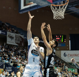 El Obradoiro, tras dos prórrogas, supera al Bilbao Basket (98-96)
