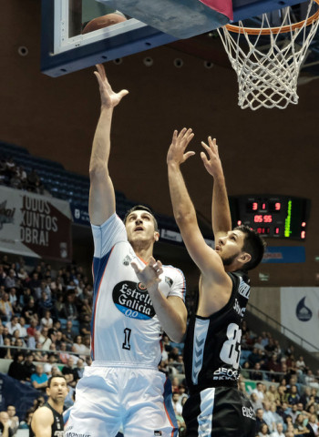El Obradoiro, tras dos prórrogas, supera al Bilbao Basket (98-96)