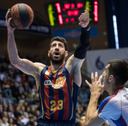 El Baskonia se lame sus heridas a costa del Monbus Obradoiro (79-92)
