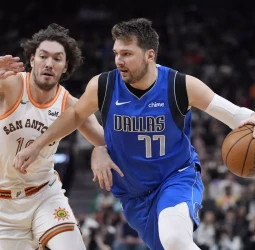 Irving puso el acierto, Doncic las asistencias