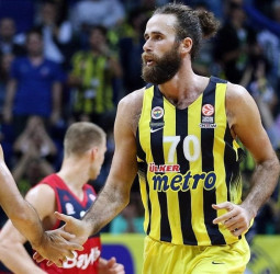 Sloukas, Kalinic y Datome renovarán con el Fenerbahce