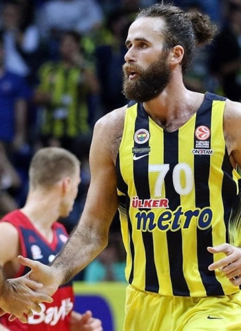 Sloukas, Kalinic y Datome renovarán con el Fenerbahce