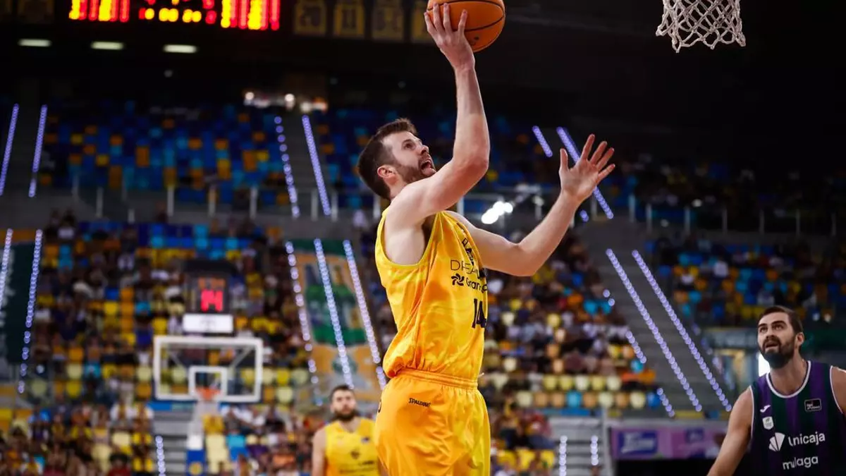 El Bàsquet Girona tantea el fichaje de John Shurna