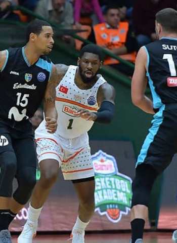 Doctor Estu y Mr. Banvit (82-80)