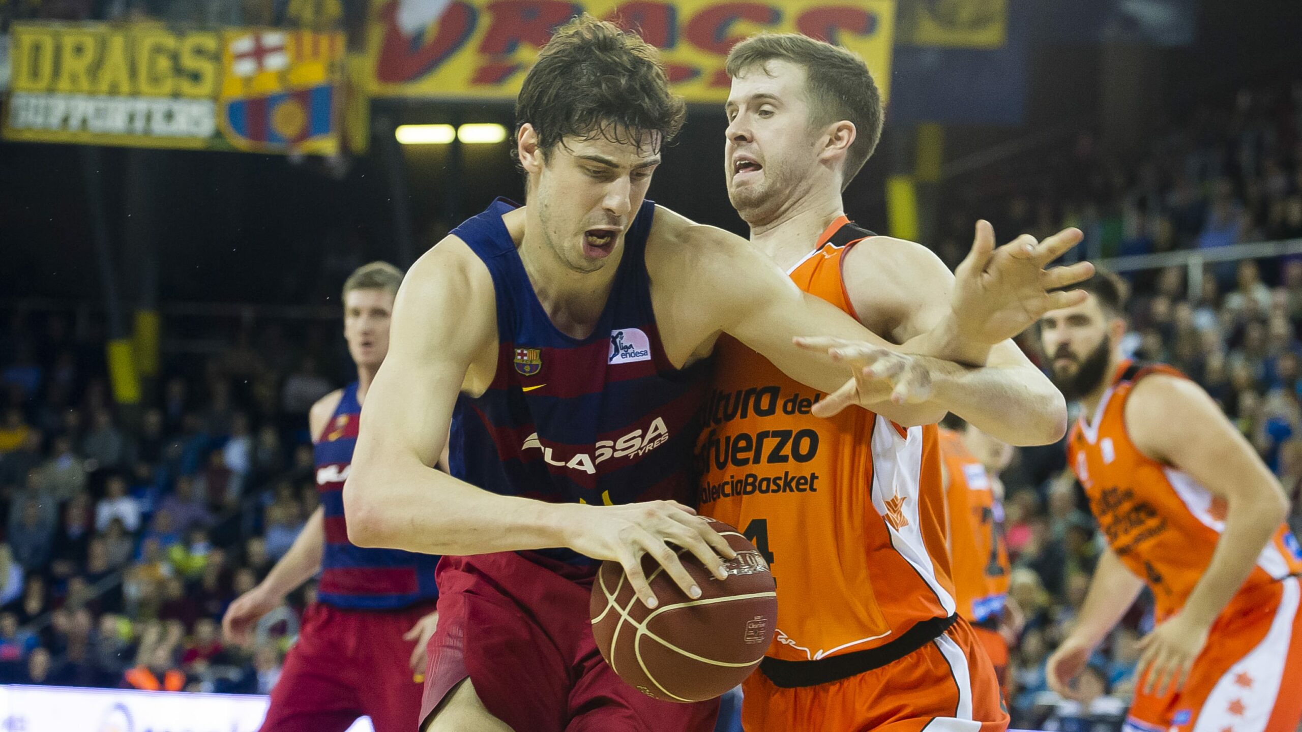 Partido en mayúsculas en el Palau para una nueva victoria taronja (91-94)