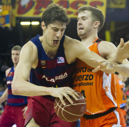 Partido en mayúsculas en el Palau para una nueva victoria taronja (91-94)