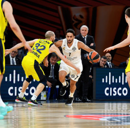 Un Campazzo de récord y Ayón llevan en volandas al Real Madrid (75-94)