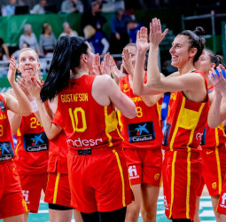España gana confianza en su juego antes de la ‘final’ del domingo (55-60)