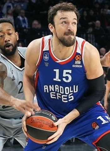 El Anadolu Efes renueva a Sertac Sanli