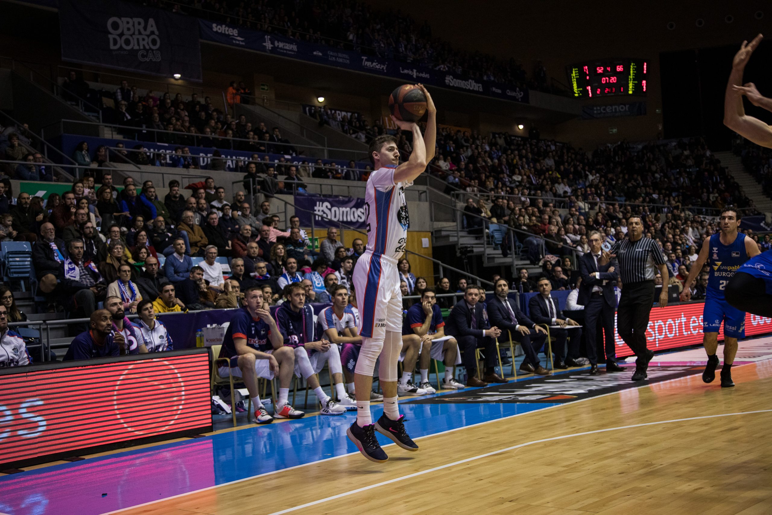 Aleix Font regresa a su club tras su cesión en el Monbus Obradoiro